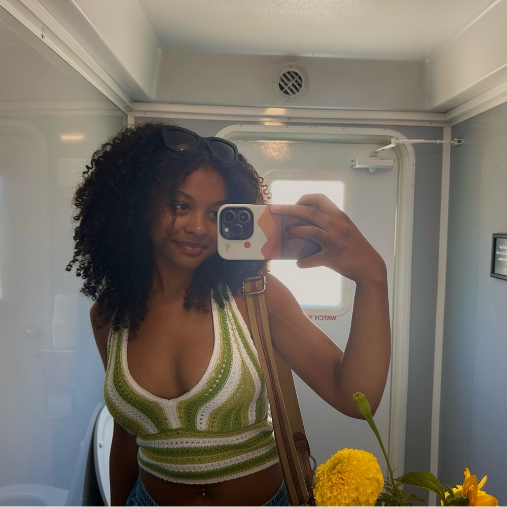 Meet your Posher, Ava